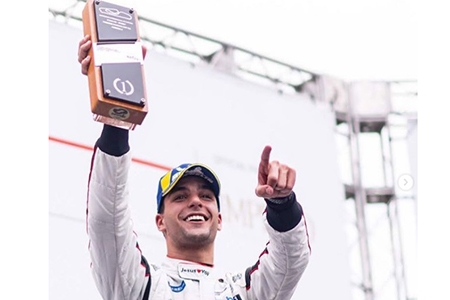 Matheus Iório, piloto de Alphaville, vence prova do Porsche Carrera Cup