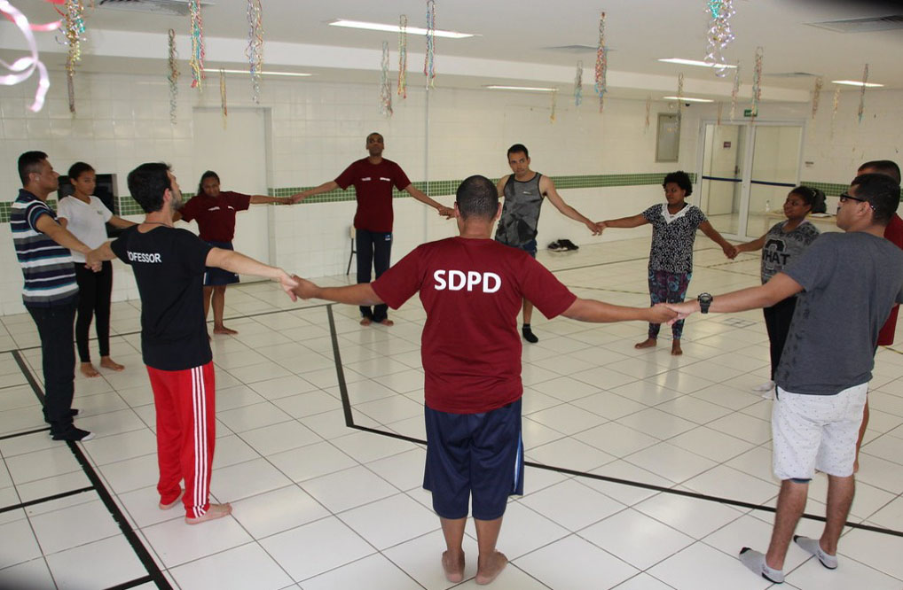 Inclusão em Barueri: curso de teatro auxilia jovens e adultos com deficiência