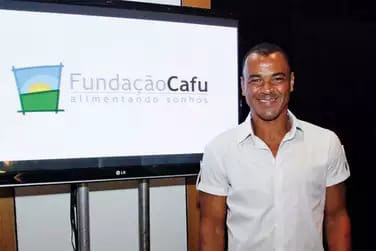Fundação Cafu encerra atividades