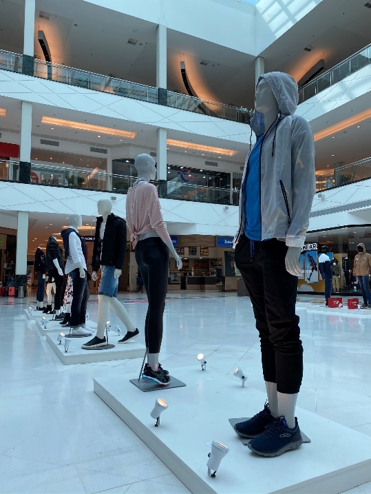 Shopping disponibiliza manequins no mall visando facilitar o consumo consciente
