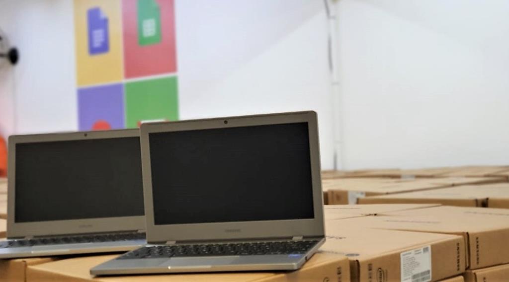 Barueri recebe mais de 7,5 mil computadores para educação