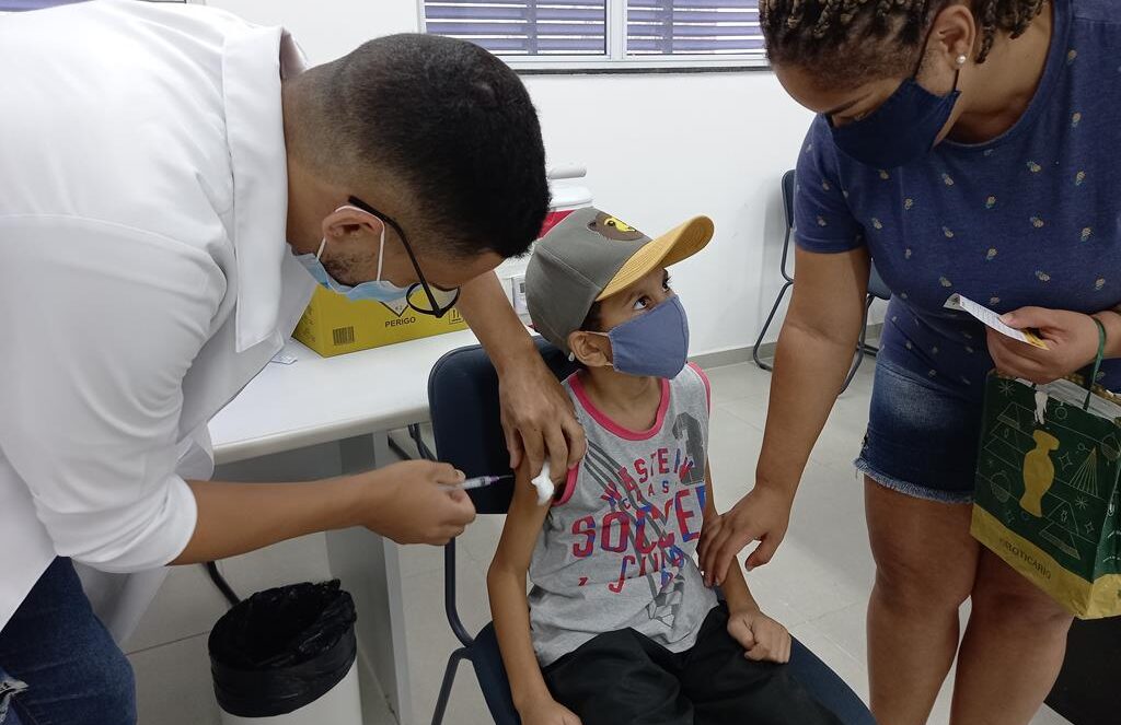 Barueri vacina mais de 6 mil crianças contra a Covid
