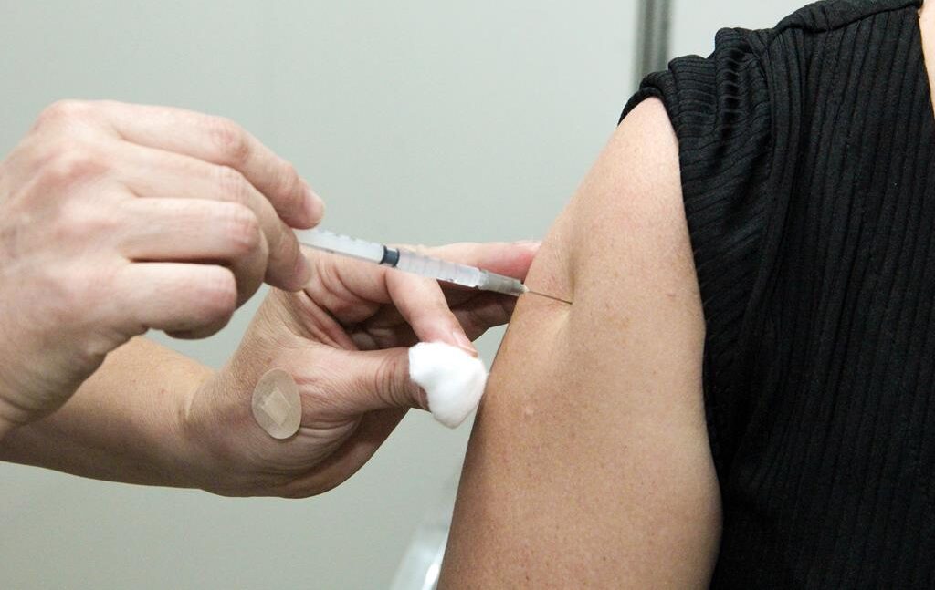 4ª dose da vacina está disponível para pessoas imunossuprimidas
