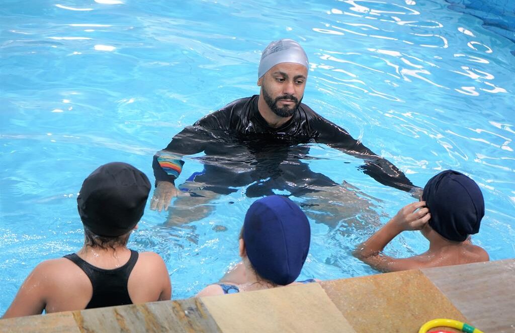 Começaram as aulas de natação na rede de ensino de Barueri