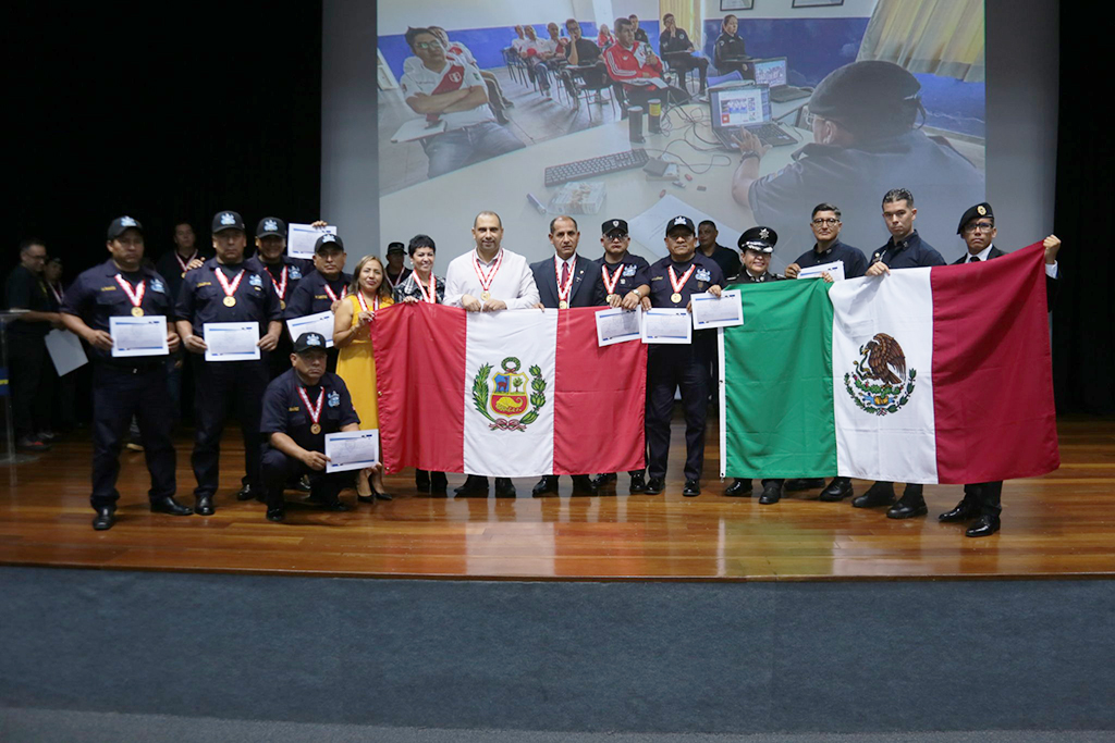 Polícias do Peru e México se formam em Estágio de Segurança Cívica