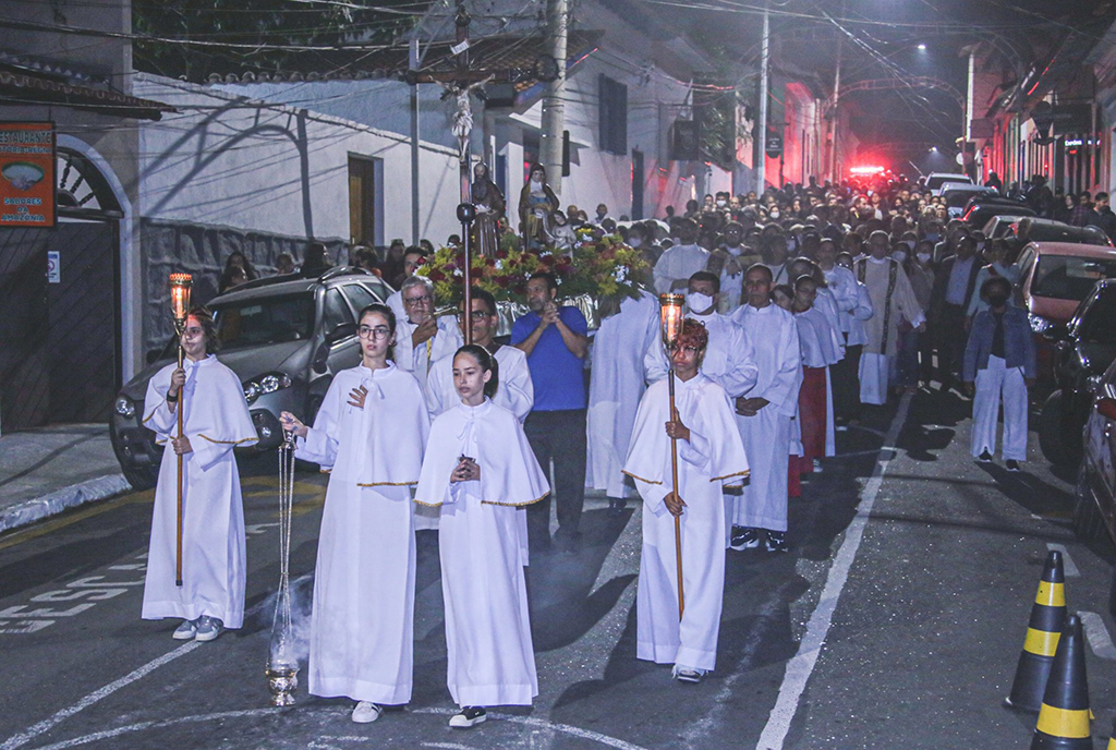 Festa da Padroeira Santa Ana atrai centenas de fiéis