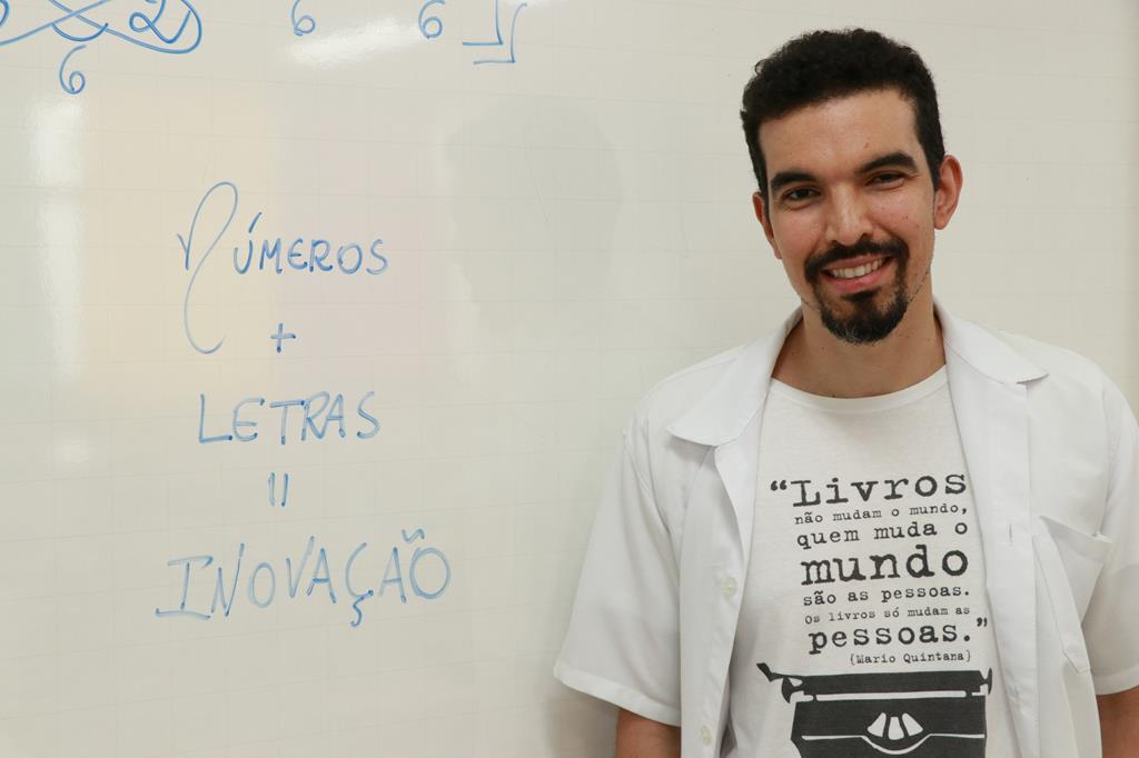 Professor de matemática de Barueri ganha prêmio de literatura
