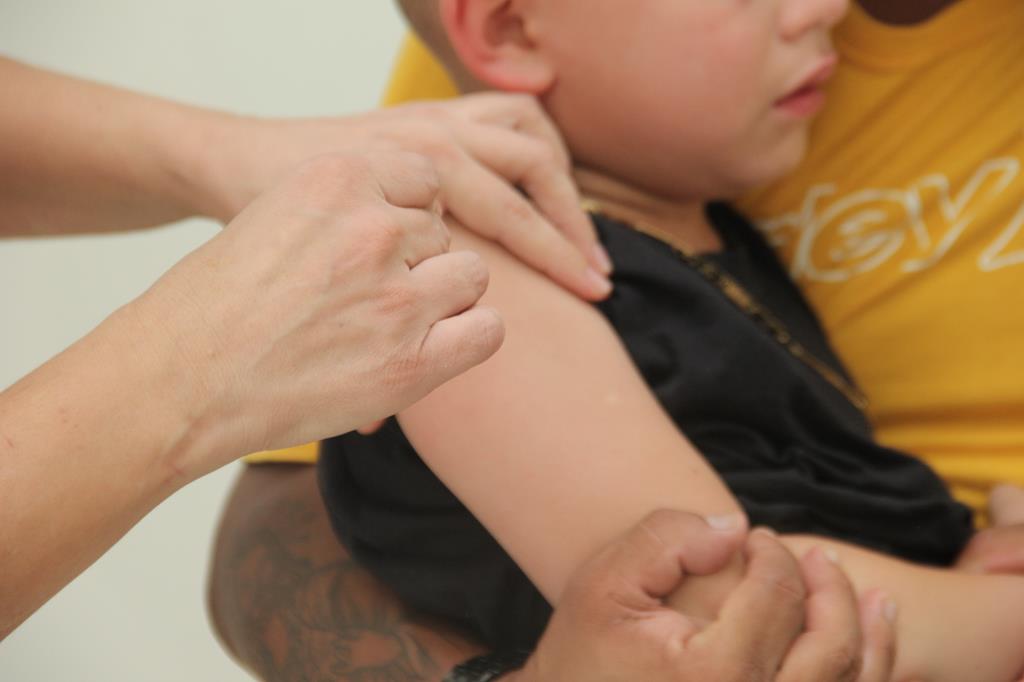 Vacinação de crianças a partir de 6 meses contra a Covid-19 continua em Barueri