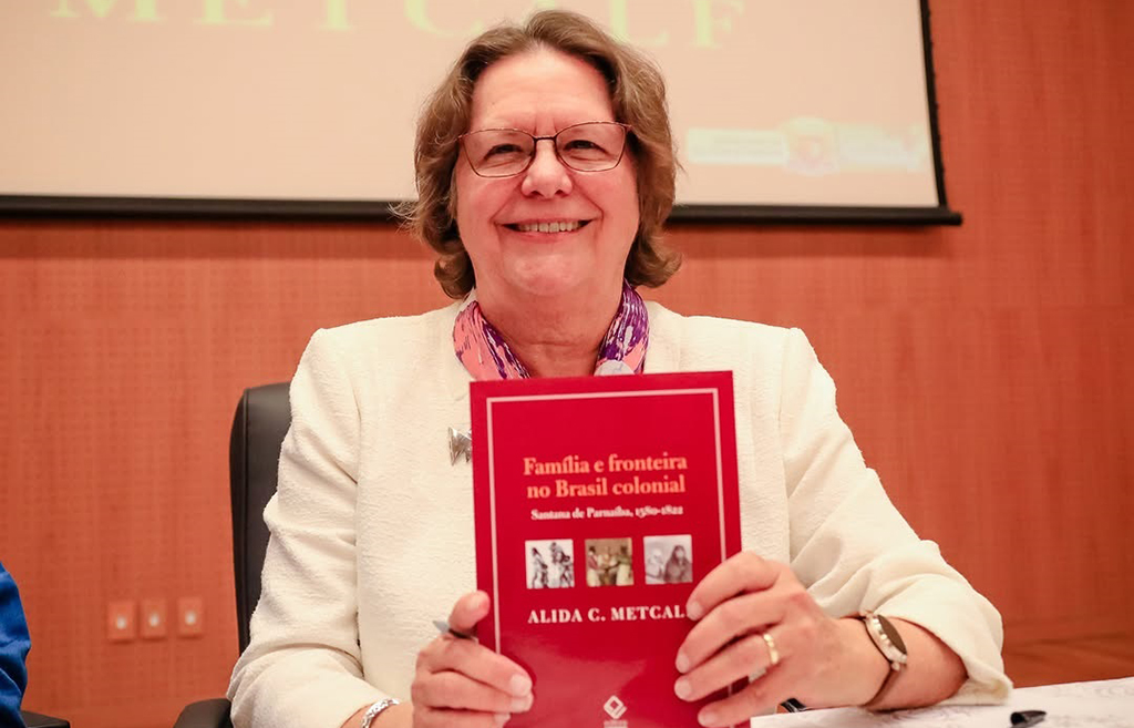 Escritora Alida Metcalf lança livro sobre a história de Parnaíba