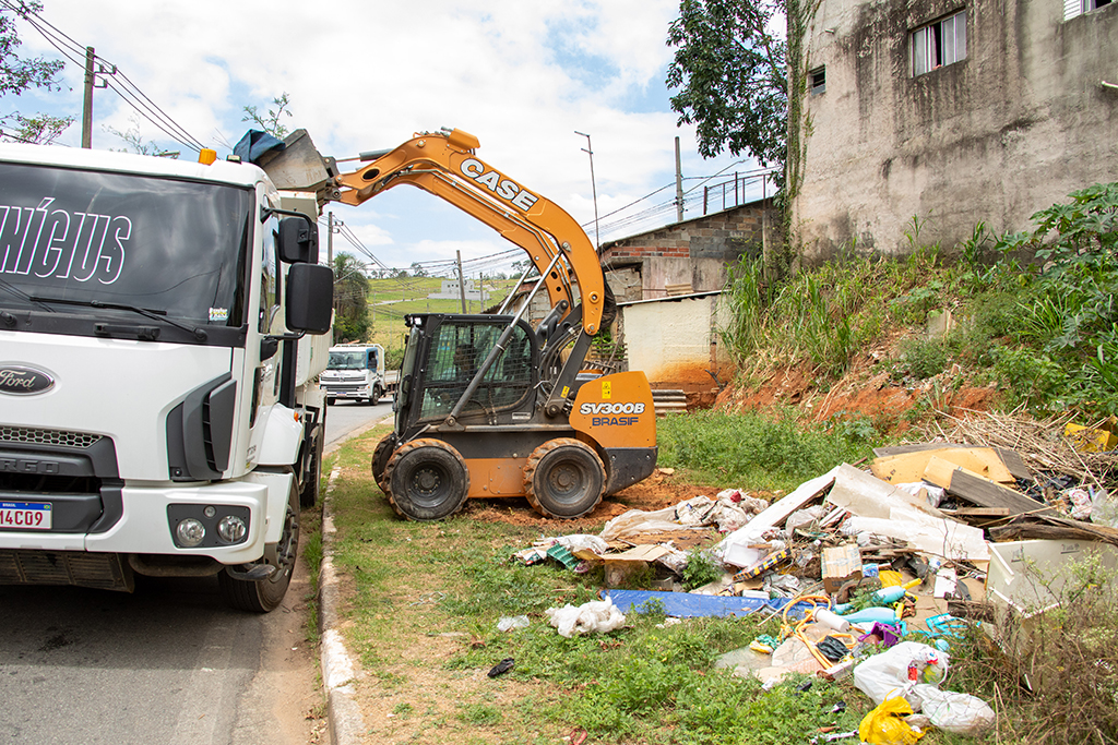 Operação de Limpeza Contra a Dengue reforça o combate à doença em Parnaíba Operação de Limpeza Contra a Dengue reforça o combate à doença em Parnaíba