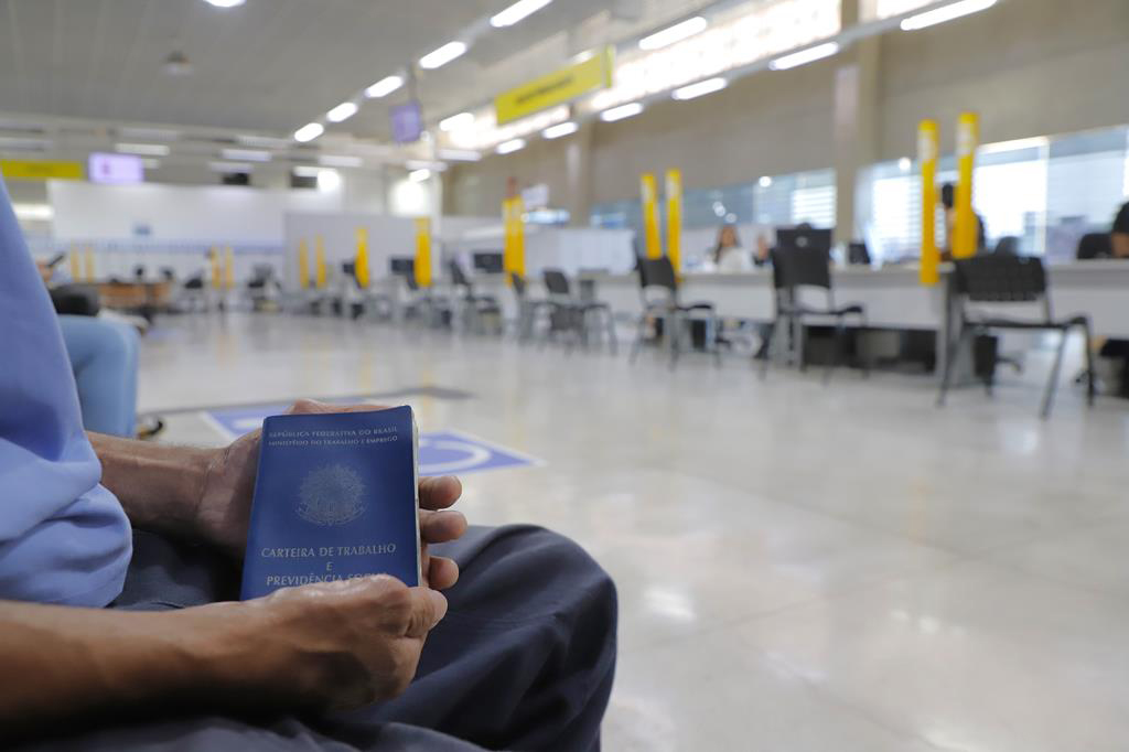 Barueri oferece 30 vagas com salários de até R$ 4.2 mil Barueri oferece 30 vagas com salários de até R$ 4.2 mil