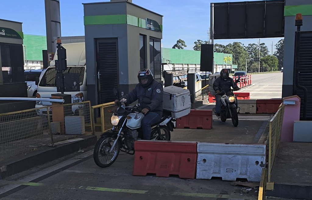 Ecovias Raposo Castello reforça segurança com nova passagem para motos em Barueri Ecovias Raposo Castello reforça segurança com nova passagem para motos em Barueri