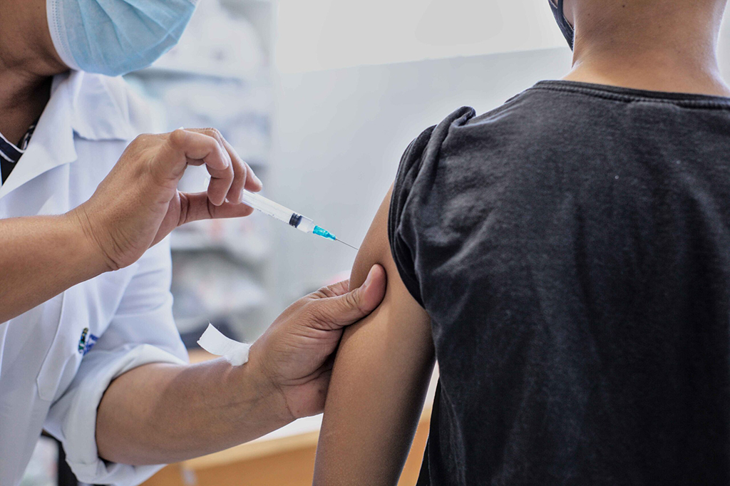 Shopping Granja Vianna promove vacinação contra a gripe