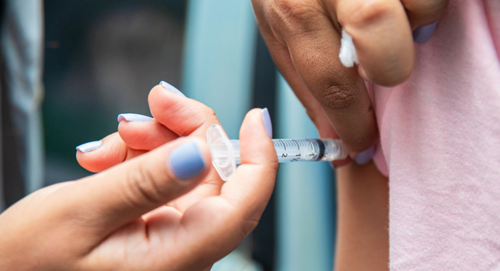 Osasco realiza campanha de vacinação contra a gripe no shopping