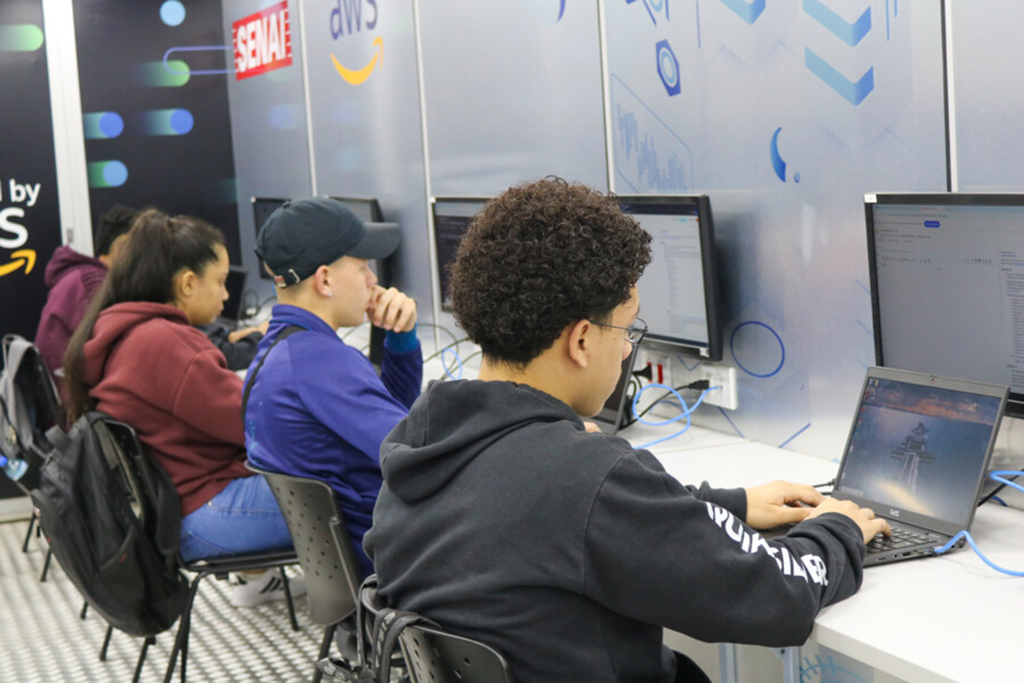 Carapicuiba tem inscrições abertas para novos cursos gratuitos de tecnologia em parceria com o Senai