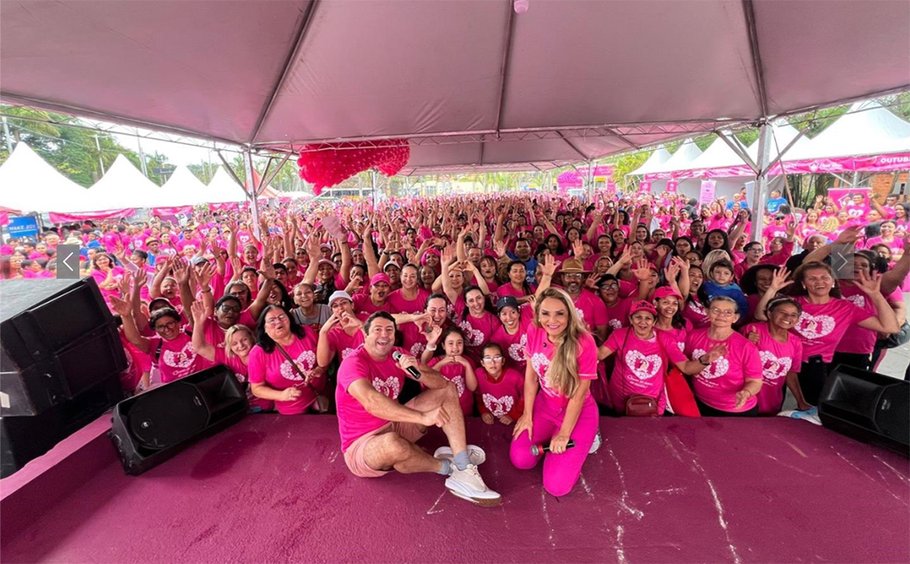 Caminhada Outubro Rosa em Parnaíba reúne milhares de pessoas contra o câncer de mama Caminhada Outubro Rosa em Parnaíba reúne milhares de pessoas contra o câncer de mama