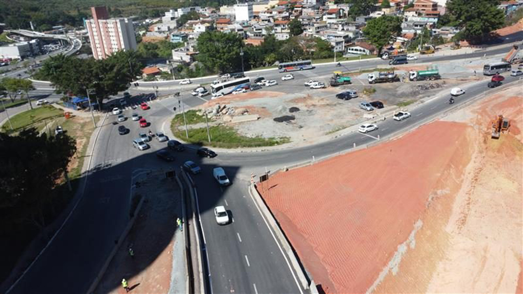 Trevo de Barueri terá desvio temporário e mão dupla na Tancredo Neves a partir de sexta-feira (24)