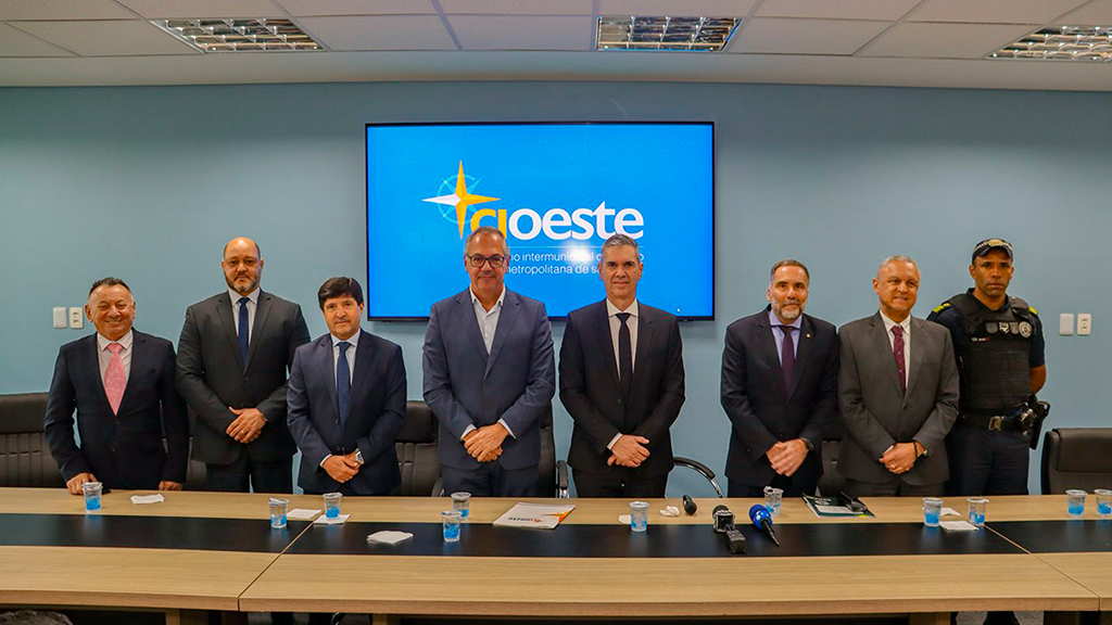 Secretário Mário Sarrubbo apresenta programas de segurança pública aos prefeitos do CIOESTE Secretário Mário Sarrubbo apresenta programas de segurança pública aos prefeitos do CIOESTE