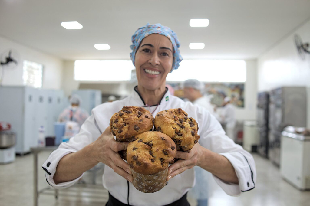 Cotia abre novas inscrições para o curso de Fabricação de Panetones e Doces Natalinos Cotia abre novas inscrições para o curso de Fabricação de Panetones e Doces Natalinos