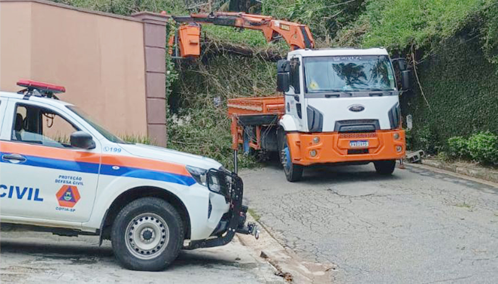 Defesa Civil de Cotia mantém plantão 24h nas chuvas Defesa Civil de Cotia mantém plantão 24h nas chuvas