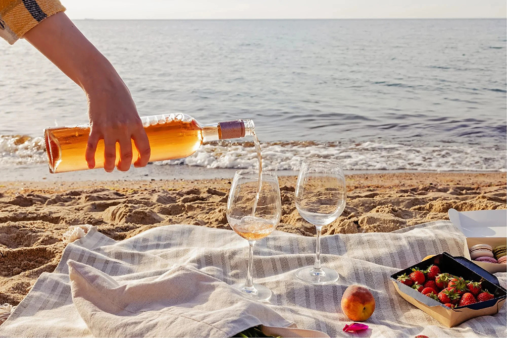 Vinhos leves para um verão sofisticado: como refrescar sem perder a classe