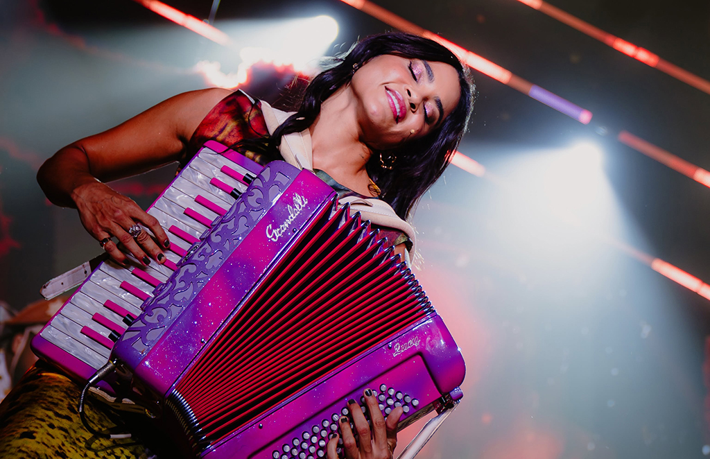 Barueri encerra Arraiá com telão, Lucy Alves e fogos nesta quarta