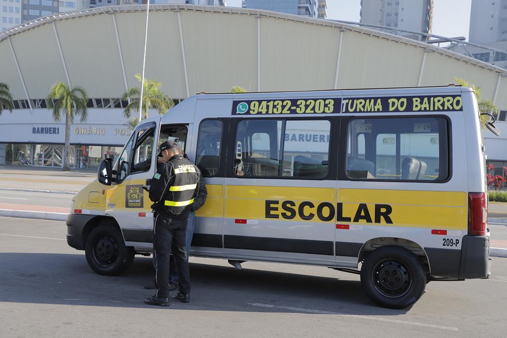 Transporte escolar passa por vistoria em Barueri Transporte escolar passa por vistoria em Barueri