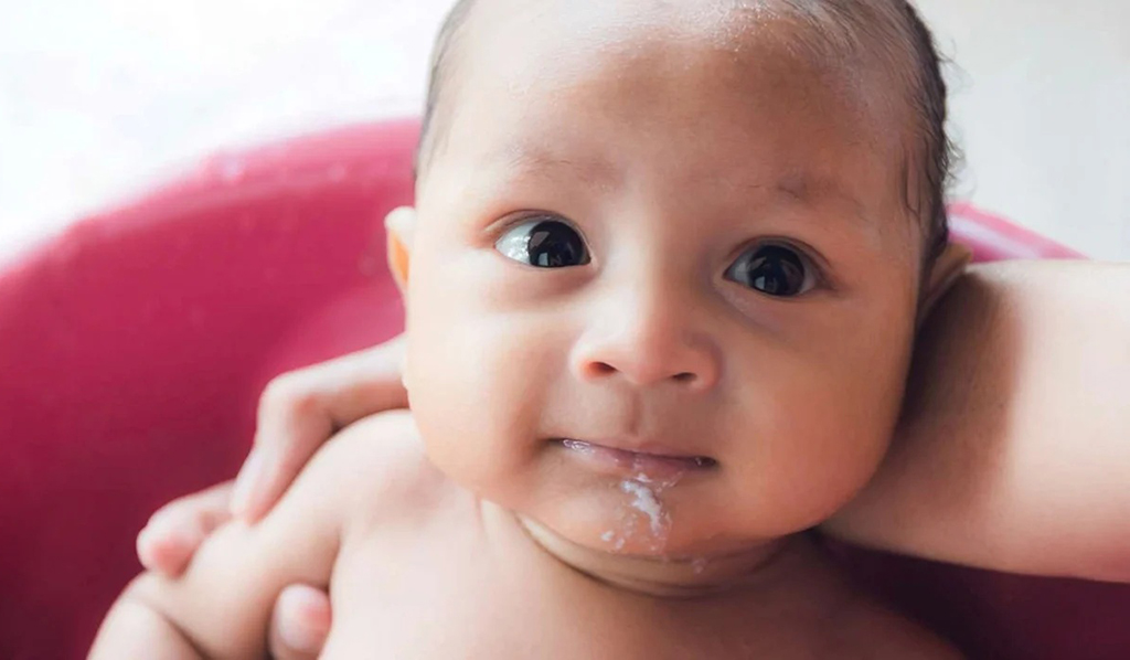 Meu bebê golfa muito: é refluxo? Quando devo me preocupar? Meu bebê golfa muito: é refluxo? Quando devo me preocupar?