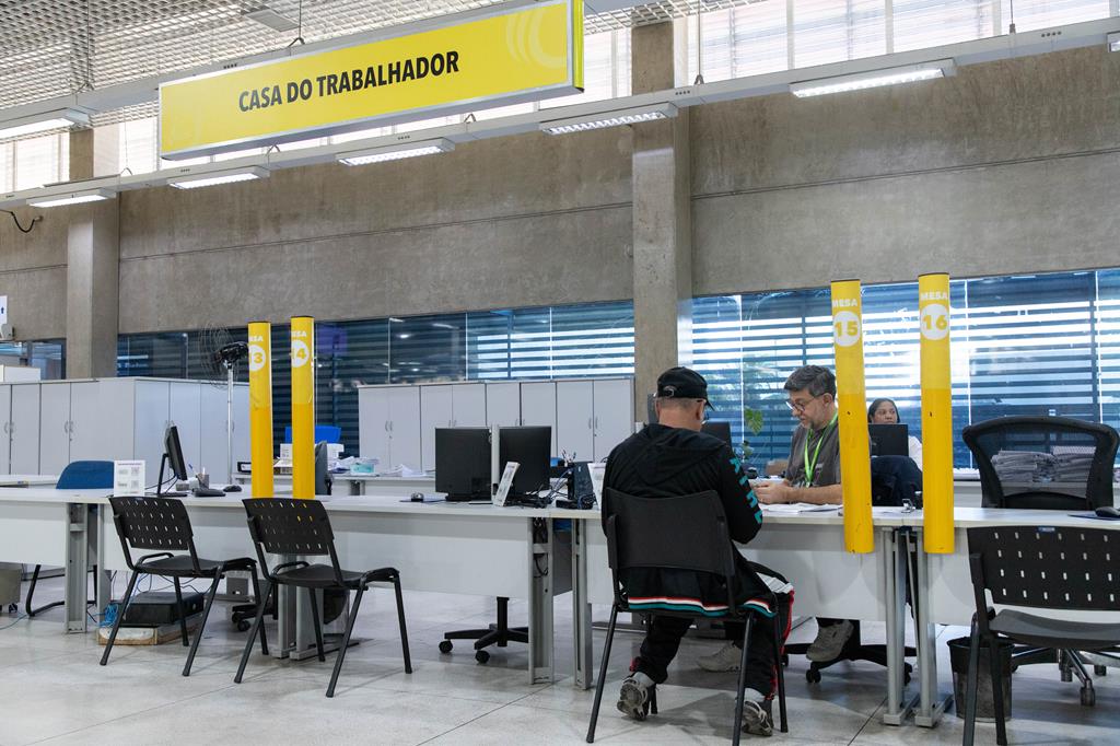 Barueri tem 35 vagas de emprego com salários de até R$ 4 mil